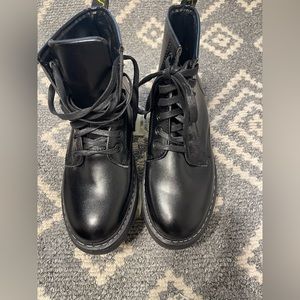 Combat boots Style light up roller skates